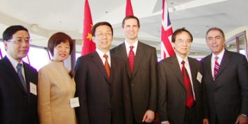 2005上海市市长韩正率政府经贸代表团访加