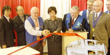 2005中加建交35周年纪念邮票发行剪彩仪式