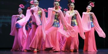 “魅力东方-爱心金秋”的慈善文艺晚会