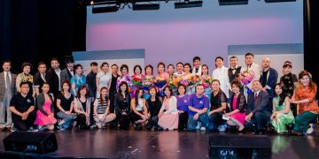 《日出》舞台剧终于圆满结束