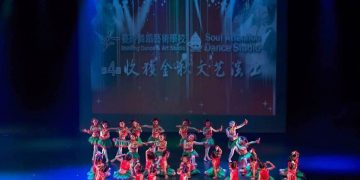 蔓玲舞蹈学校《收获金秋》演出圆满落幕