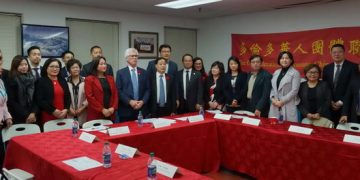 国贸部长卡尔与华社、华商举行圆桌会议