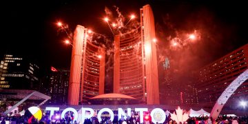 【烟花视频】“爆燃！”多伦多冬天里的一把“火“-首届春节烟花庆典