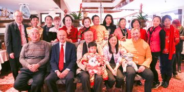 加雄集团总裁陆炳雄携手全体员工给大家拜年